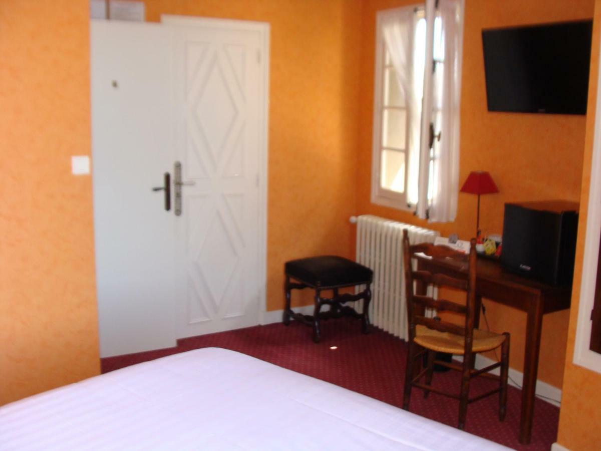 Hotel Logis La Gamade Donzenac Esterno foto