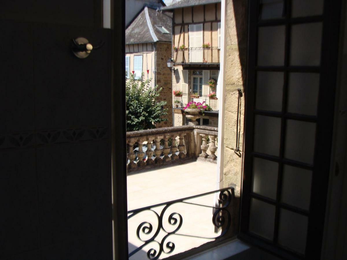 Hotel Logis La Gamade Donzenac Esterno foto