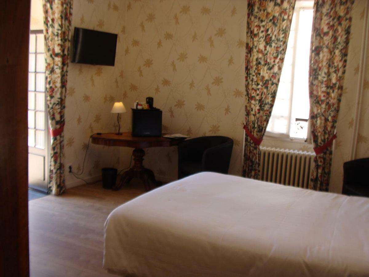 Hotel Logis La Gamade Donzenac Esterno foto