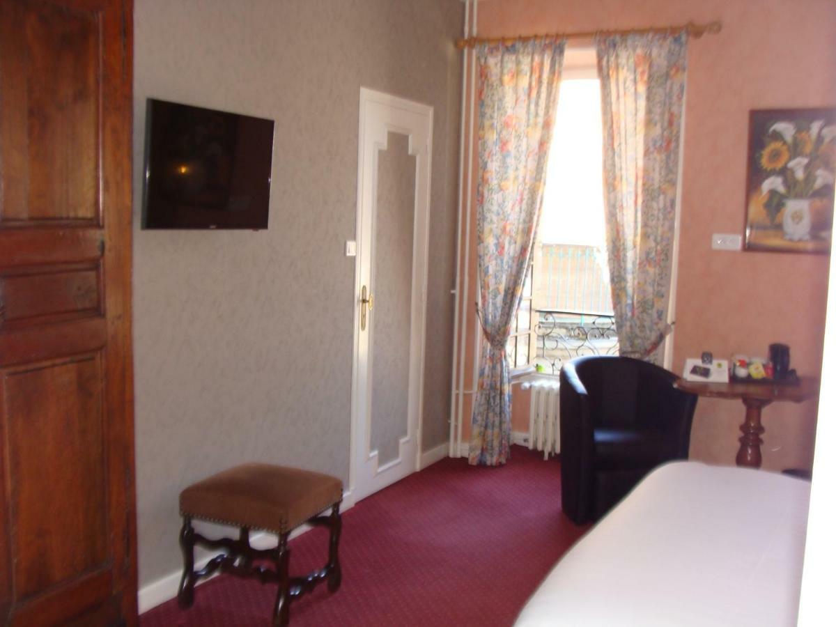 Hotel Logis La Gamade Donzenac Esterno foto