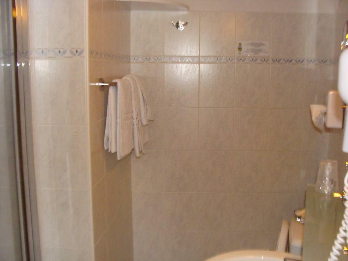 Hotel Logis La Gamade Donzenac Esterno foto