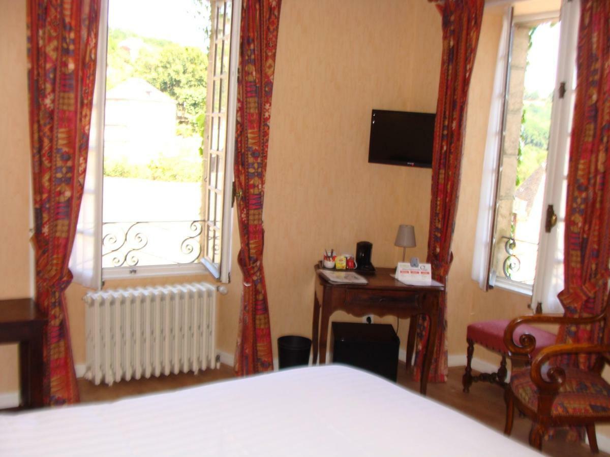 Hotel Logis La Gamade Donzenac Esterno foto