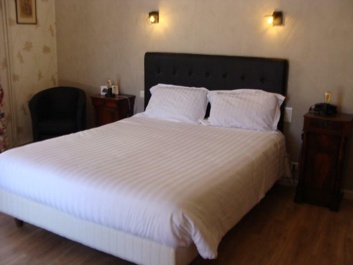 Hotel Logis La Gamade Donzenac Esterno foto