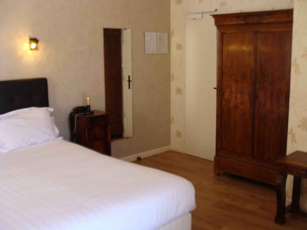 Hotel Logis La Gamade Donzenac Esterno foto