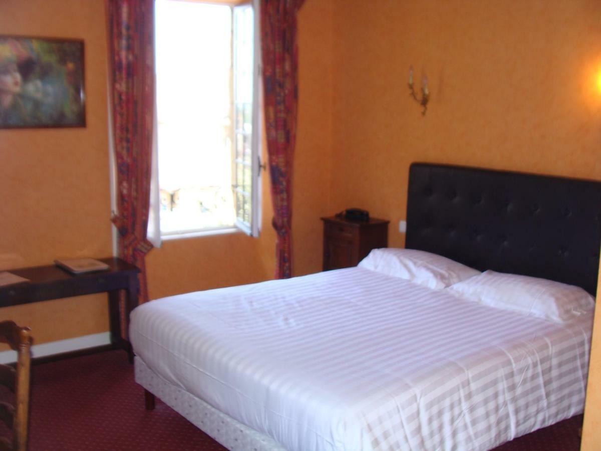 Hotel Logis La Gamade Donzenac Esterno foto