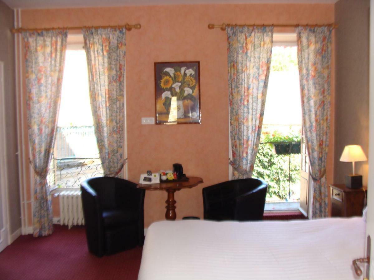 Hotel Logis La Gamade Donzenac Esterno foto